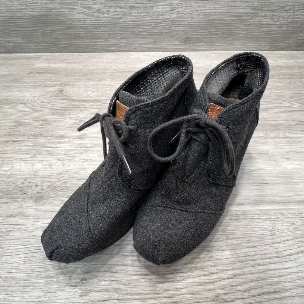 TOMS‎ Women's Wedge Ankle Boots Lace Up Side Zip W 5.5 Charcoal Grey